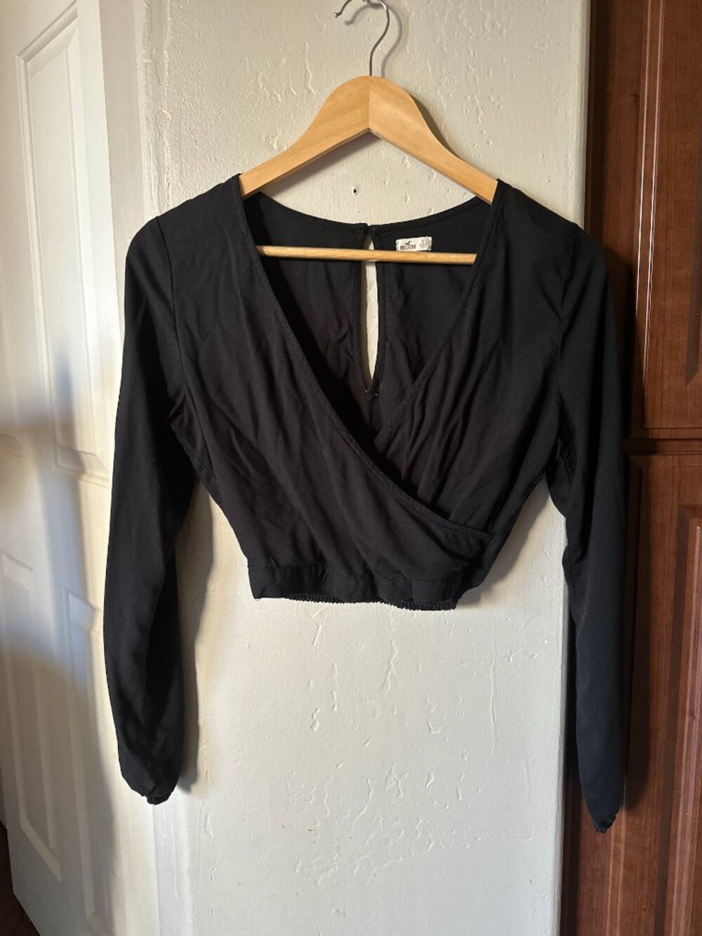Hollister Black Long-Sleeve Wrap Crop Top – Size S
